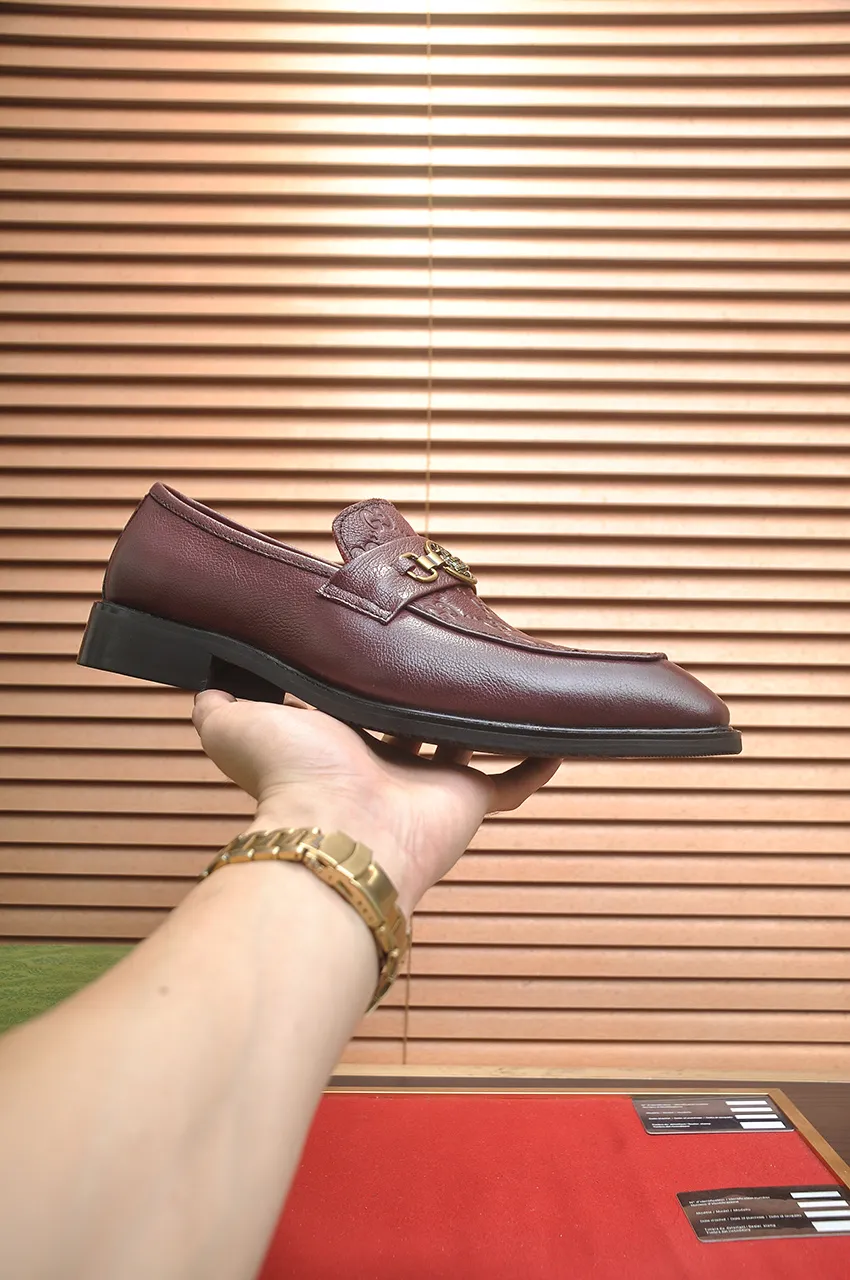 Men's shoes💰460💶Italy's top luxury men's shoes giant [GUCCI Gucci] has a new model 🍃Original European style🔰 Pleasant to the eye😍In order to make the shoes more durable and non-deformable🌀The production continues to follow traditional methods but there is still no lack of innovation💪The original cowhide is chosen for the leather♻️ Smooth, natural and exceptionally bright⭐Made of imported cowhide, the first choice of the rich 38-45 (45 customized)